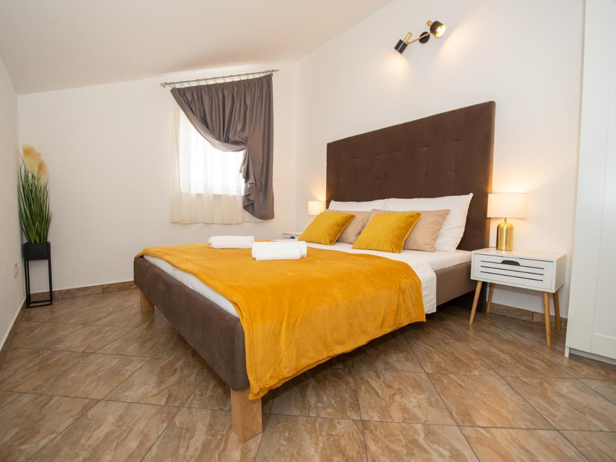 Beautiful Holiday Home "Villa Luka" Kaštel Štafilić Exterior foto