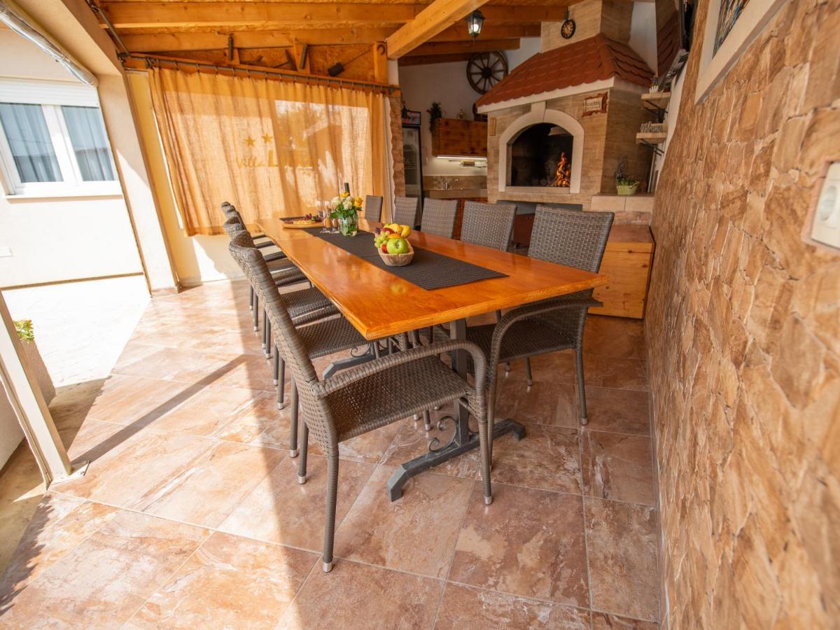 Beautiful Holiday Home "Villa Luka" Kaštel Štafilić Exterior foto