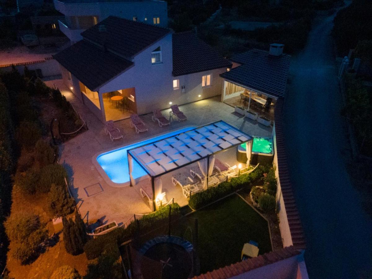 Beautiful Holiday Home "Villa Luka" Kaštel Štafilić Exterior foto
