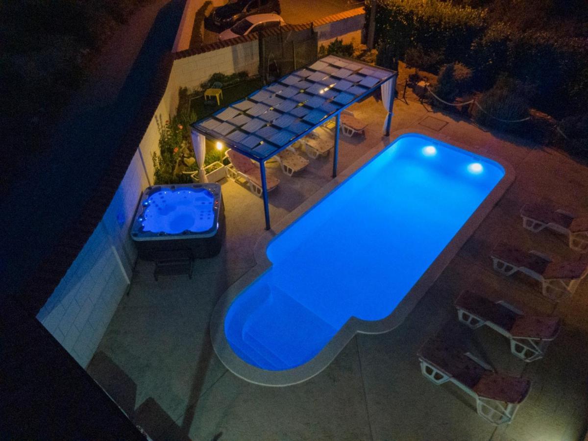 Beautiful Holiday Home "Villa Luka" Kaštel Štafilić Exterior foto