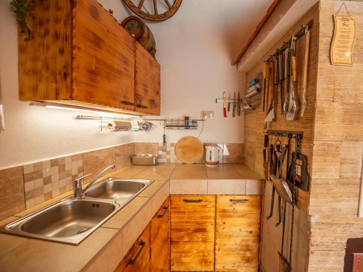 Beautiful Holiday Home "Villa Luka" Kaštel Štafilić Exterior foto