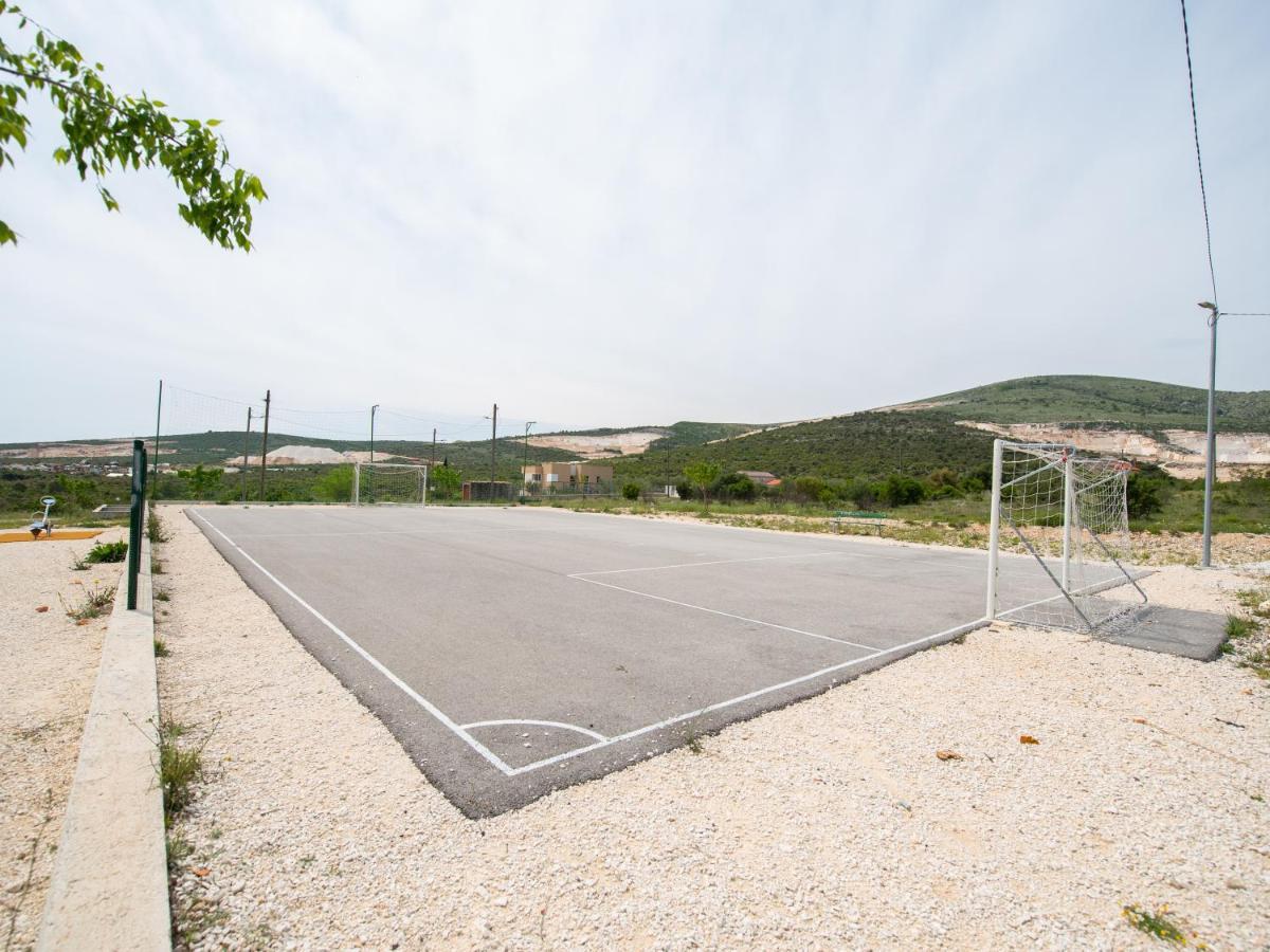 Beautiful Holiday Home "Villa Luka" Kaštel Štafilić Exterior foto